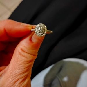 Size 7 white Gold ring